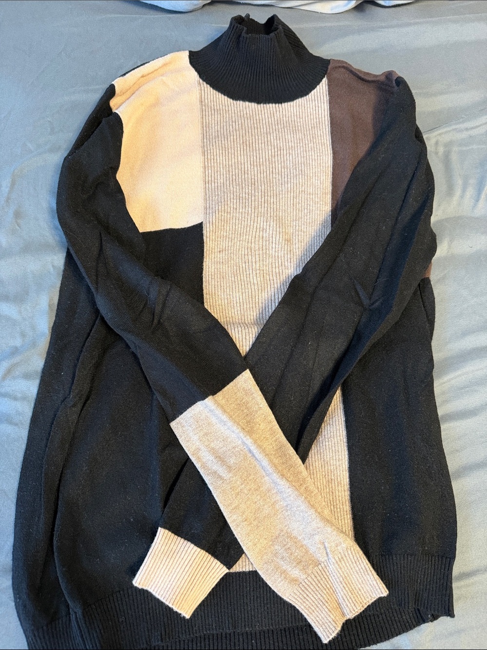Colorblock Turtleneck Sweater in Black and Cream
